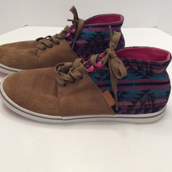 Vans Shoes - VANS WOMEN’S SUEDE/CANVAS CHUKKA’S SIZE 9